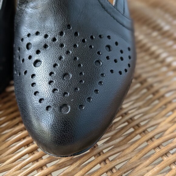 Nine West Block Heeled Pump | Size 9.5 | Black | high vamp | brogue detail EUC - Picture 3 of 10